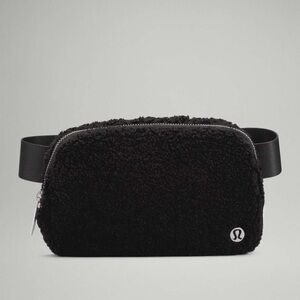 Lululemon Everywhere Fleece Belt Bag - Black & Gold